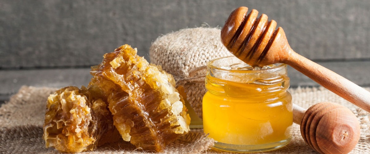 raw honey with honey combs