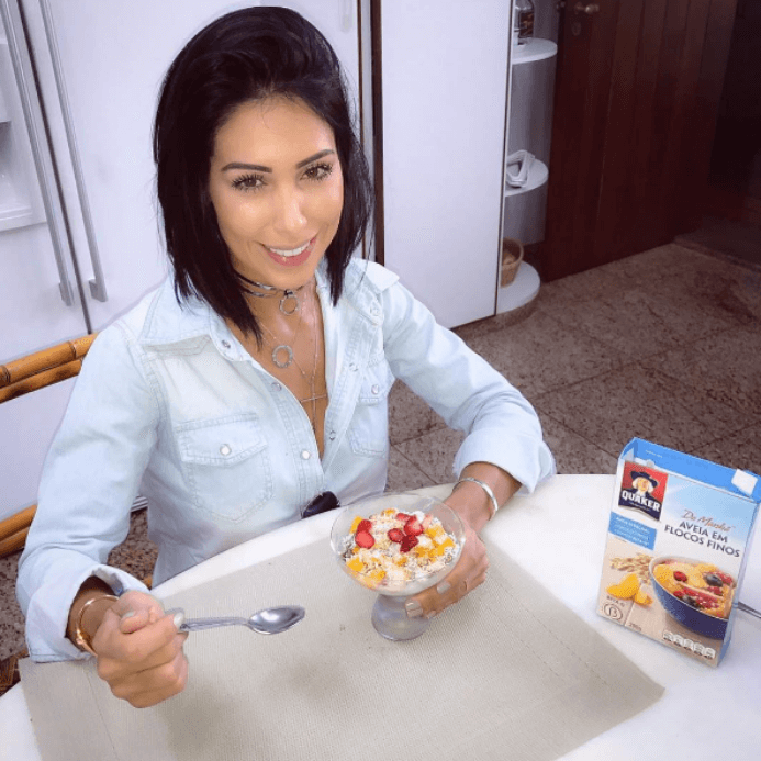 Bella Falconi eating a healthy breakfast